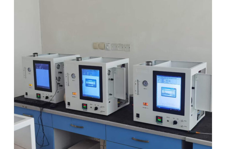 Computer use in Frozen warehouse